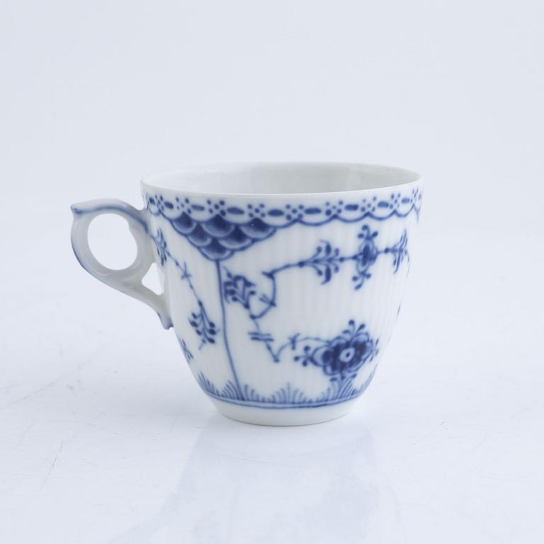 Royal Copenhagen, coffee and tea service, porcelain, "Musselmalet", half-lace, 38 pieces. Denmark.