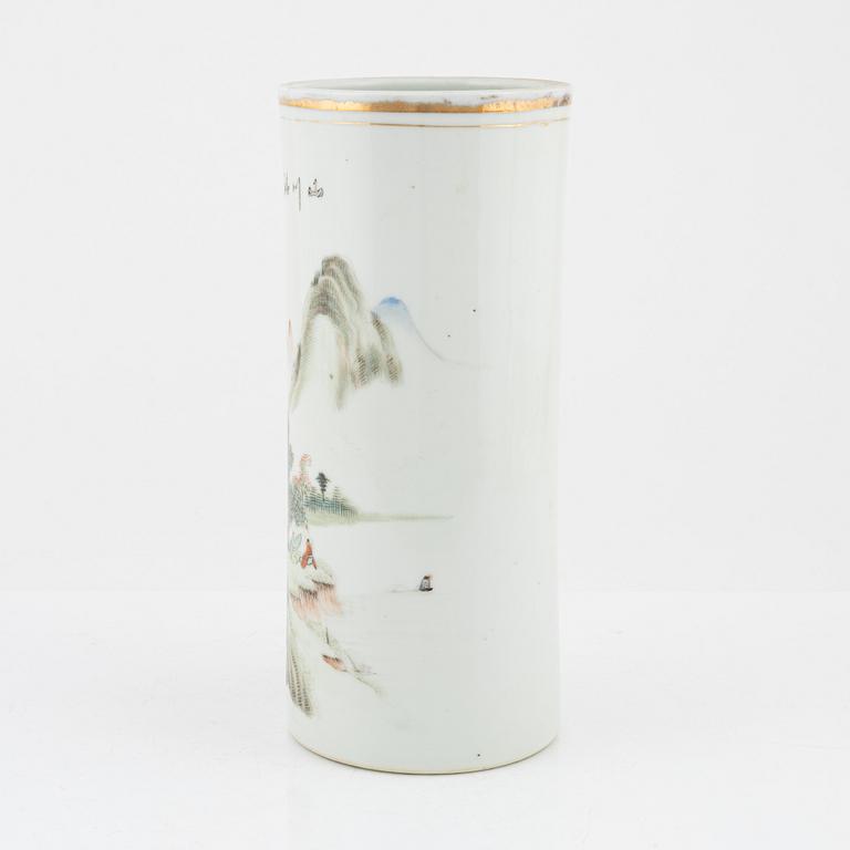 A famille rose vase, China, early 20th Century.