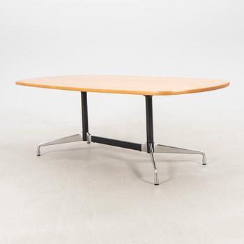 Charles & Ray Eames, table "Segmented table" Vitra 2019.