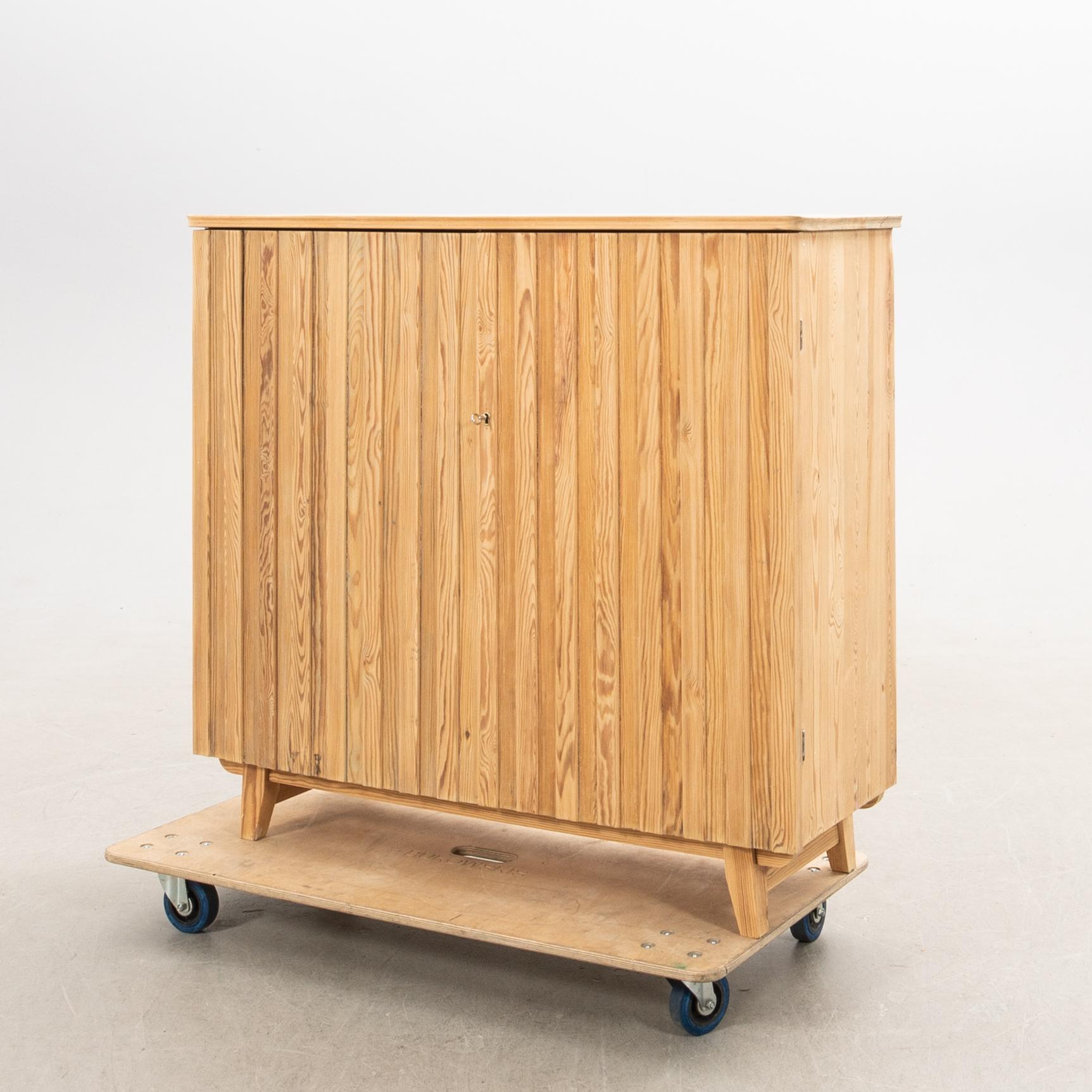 Göran Malmvall, skåp, modell "810", Karl Andersson & Söner, Huskvarna, 1950-tal.