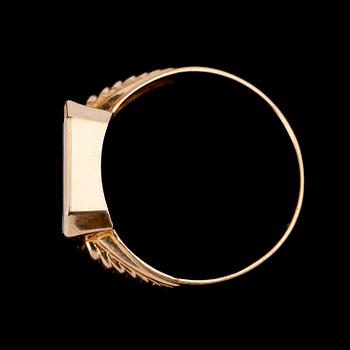RING, 18 k, guld, K&BC, 1953. Total vikt ca 5 g.