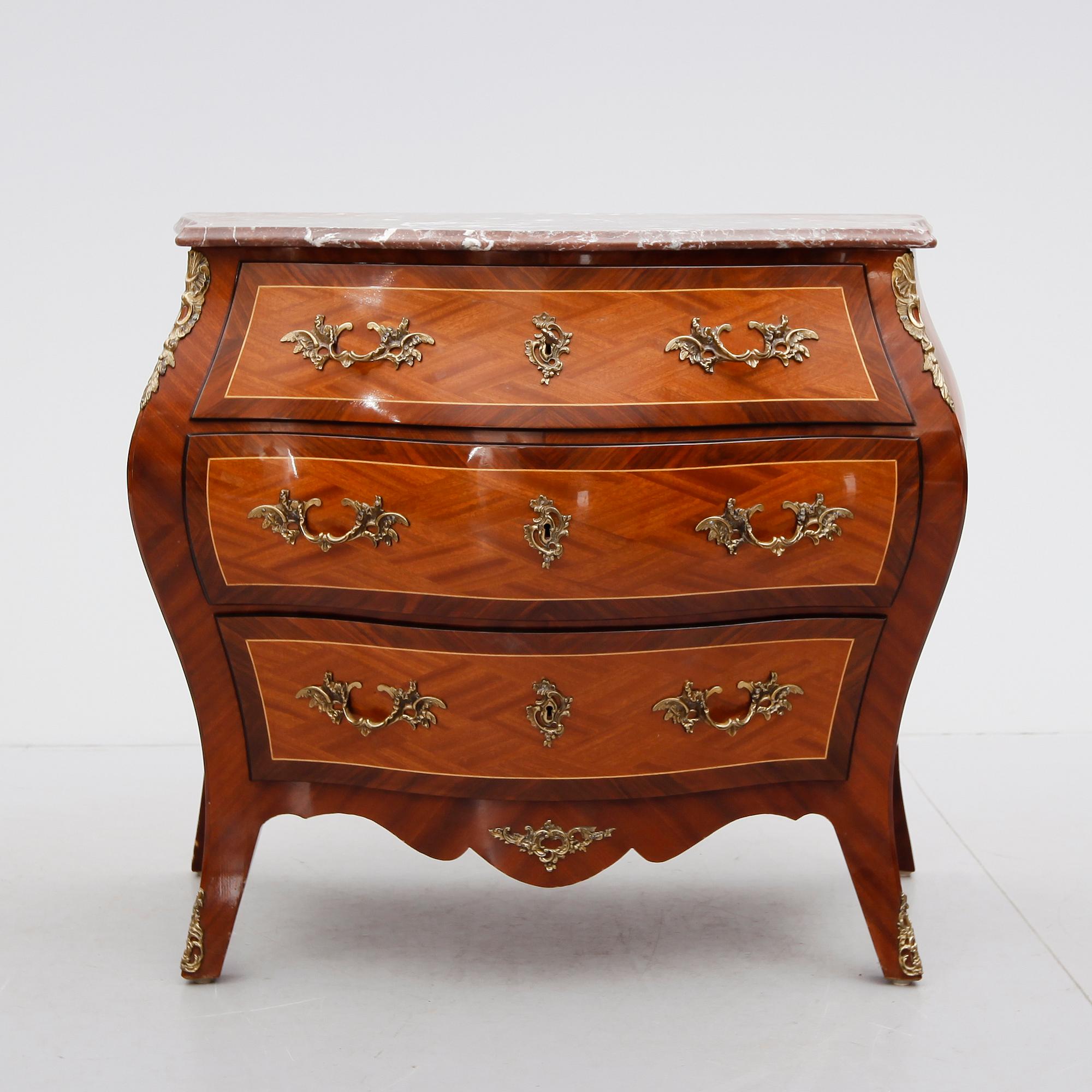 BYRÅ, rokokostil, 1900-talets mitt.