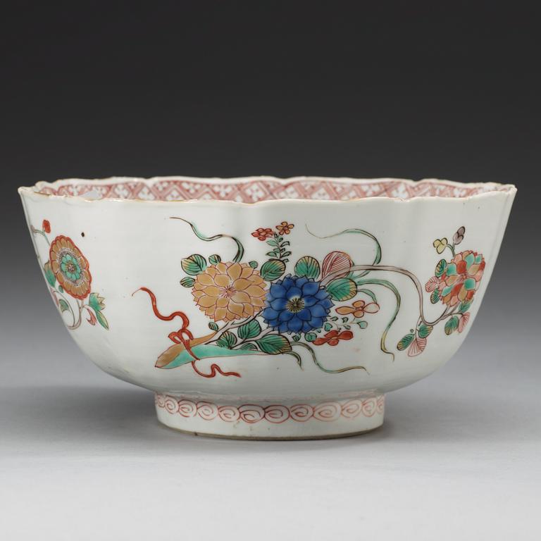 A famille verte bowl, Qing dynasty, Kangxi (1662-1722).
