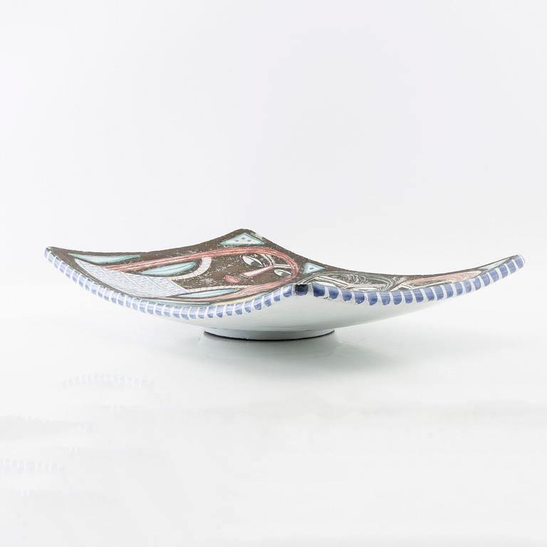 Mari Simmulson, dish Uppsala Ekeby signed and numbered 4126.