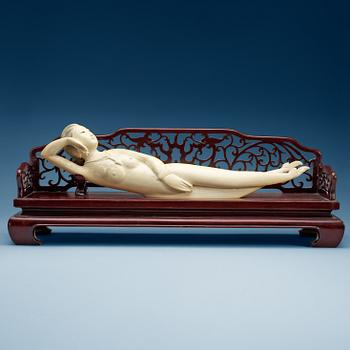 1494. An ivory sculpture/medicin doll, Qing dynasty, ca 1900.