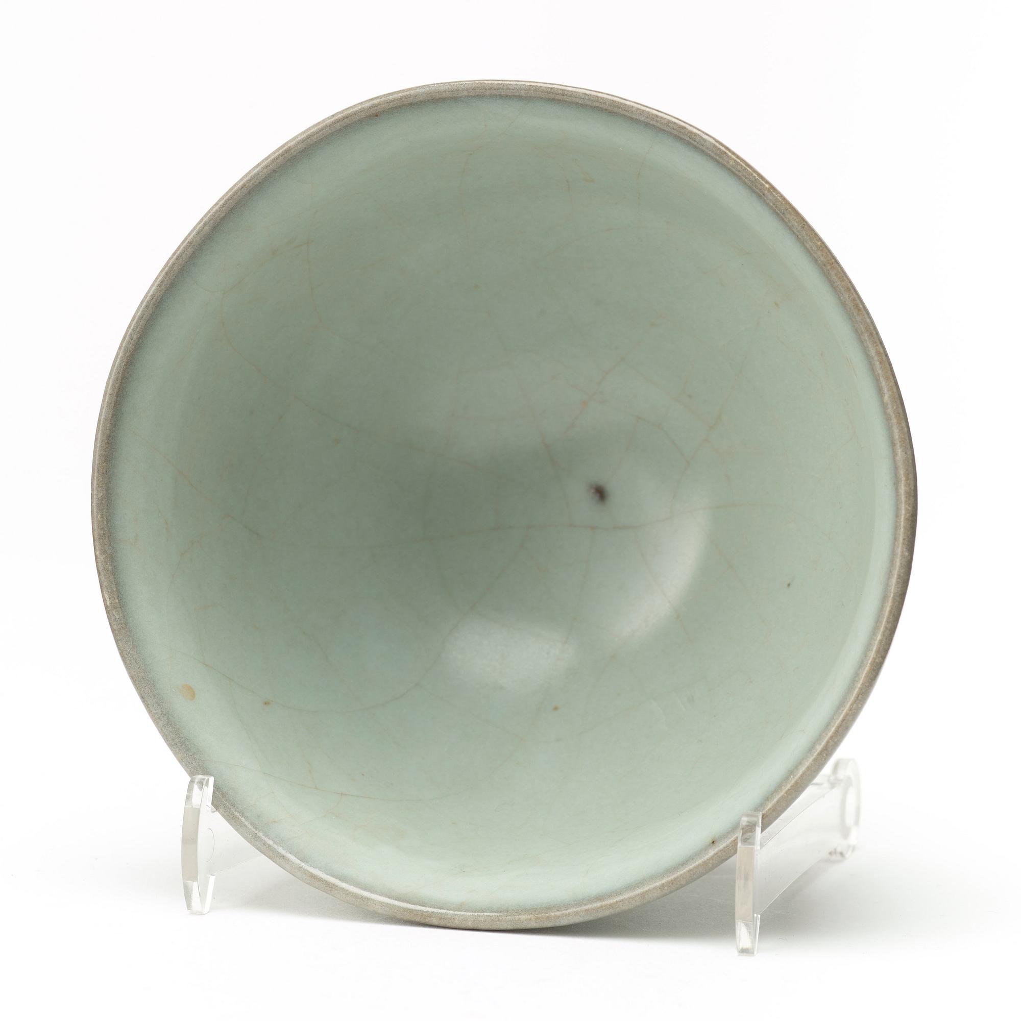 Uichi Shimizu, An Uichi Shimizu glazed stoneware teabowl, Japan.