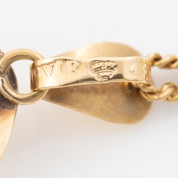 Hänge 18K guld med snäckskalscamé samt kedja, 18K guld.