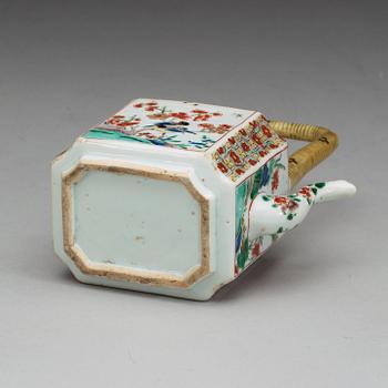 TEKANNA med LOCK, porslin. Qing dynastin, Kangxi (1662-1722).
