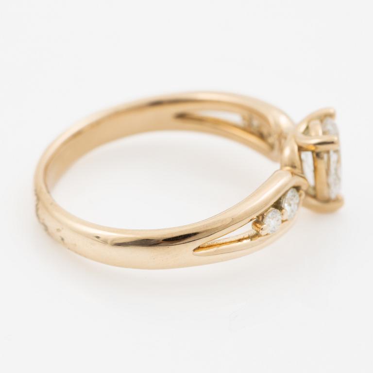 Ring 14K guld med droppslipad diamant, medföljande IGI report.