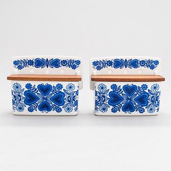 Raija Uosikkinen, Two faience wall jars "Sirpa"for Arabia, 1960s.