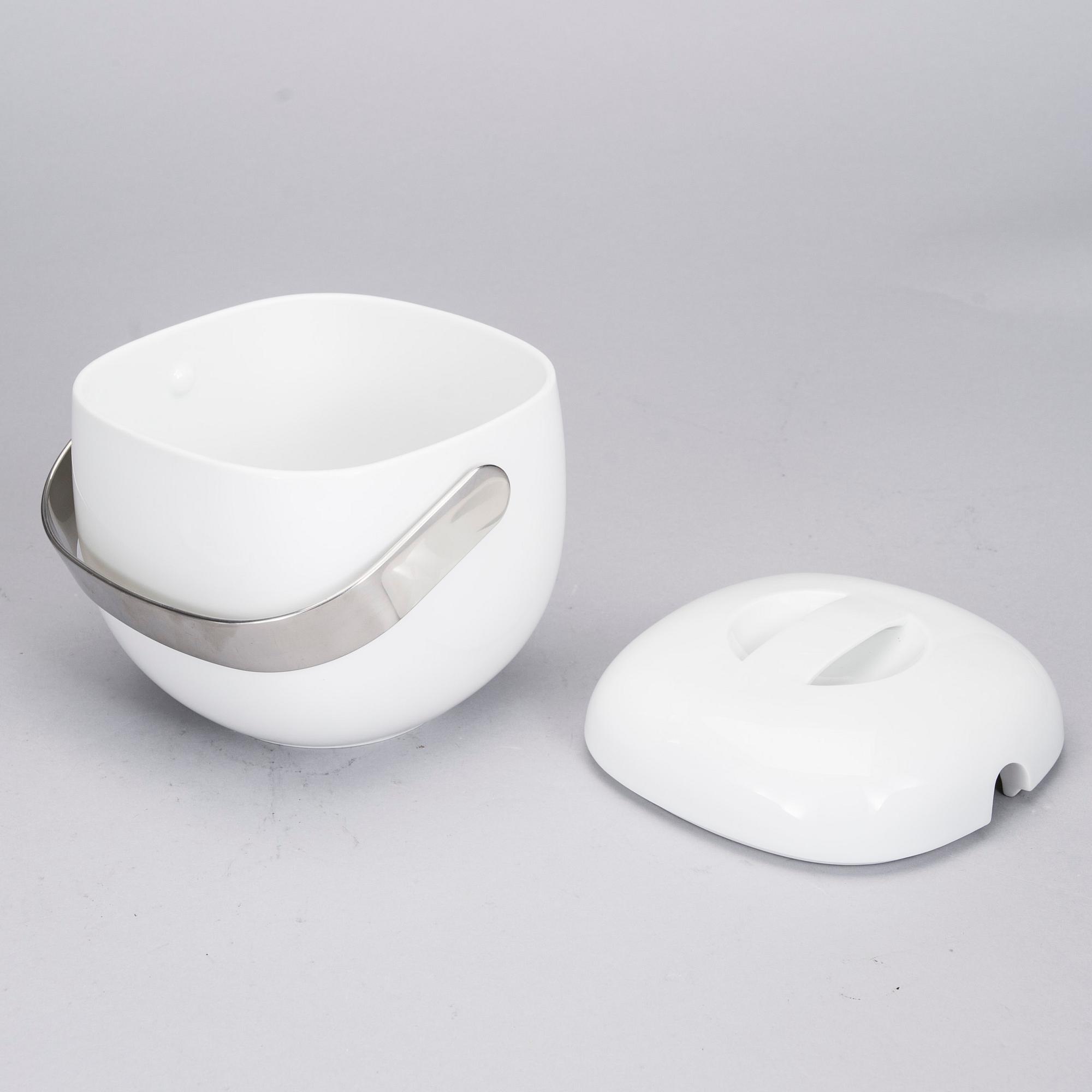 TERRIN samt SÅSSKÅL PÅ FAT, porslin, "Suomi", Timo Sarpaneva, Rosenthal Studio-linie.