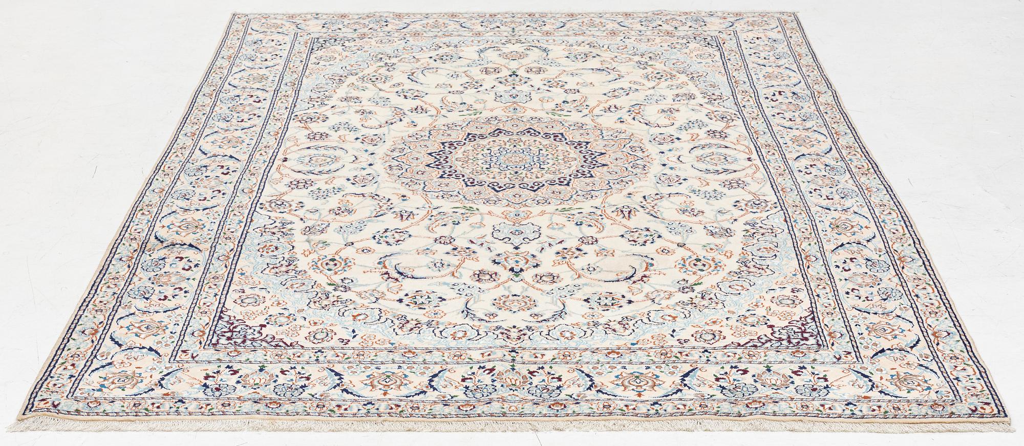 Carpet, Nain, approx. 290 x 192 cm.