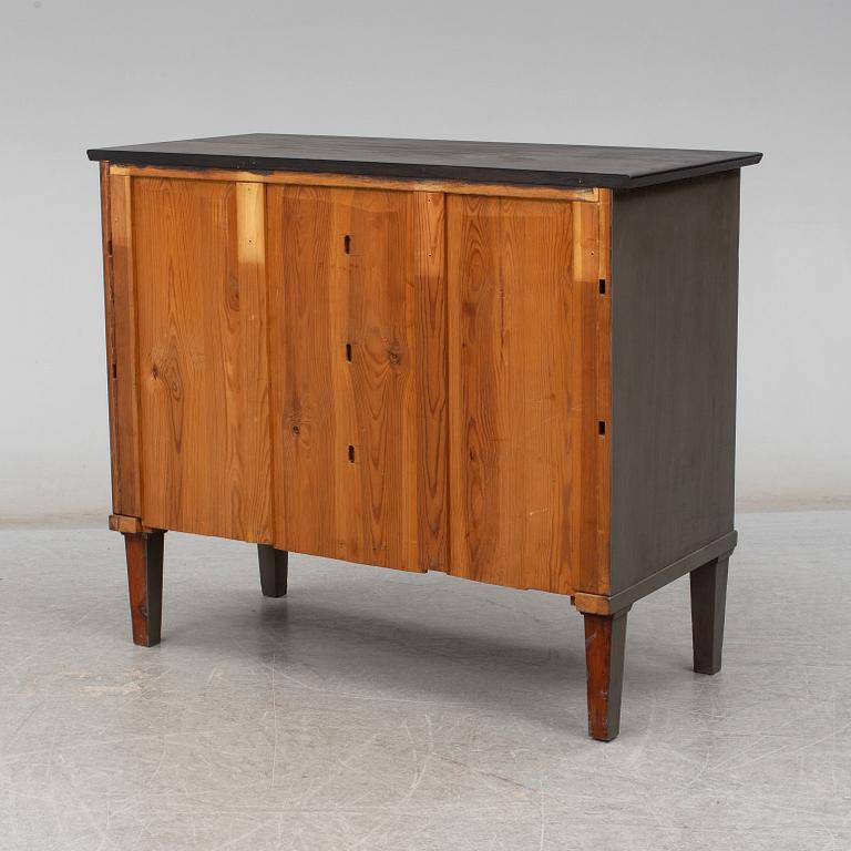 CHEST OF DRAWERS, first half of the 20th century.