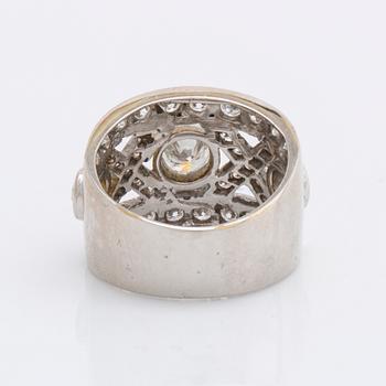 DIAMOND RING 18K whitegold with brilliant-cut diamonds approx 1,5 ct in total.