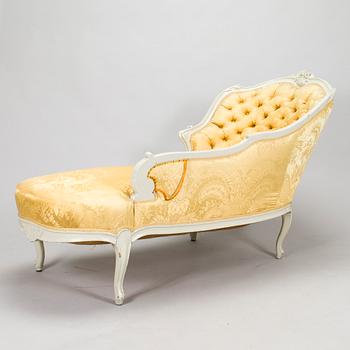 A 20th century chaise lounge.