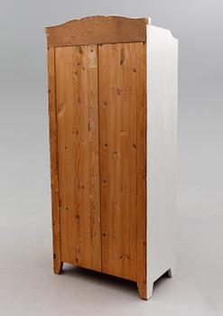 KLÄDSKÅP, 1900-talets första hälft.