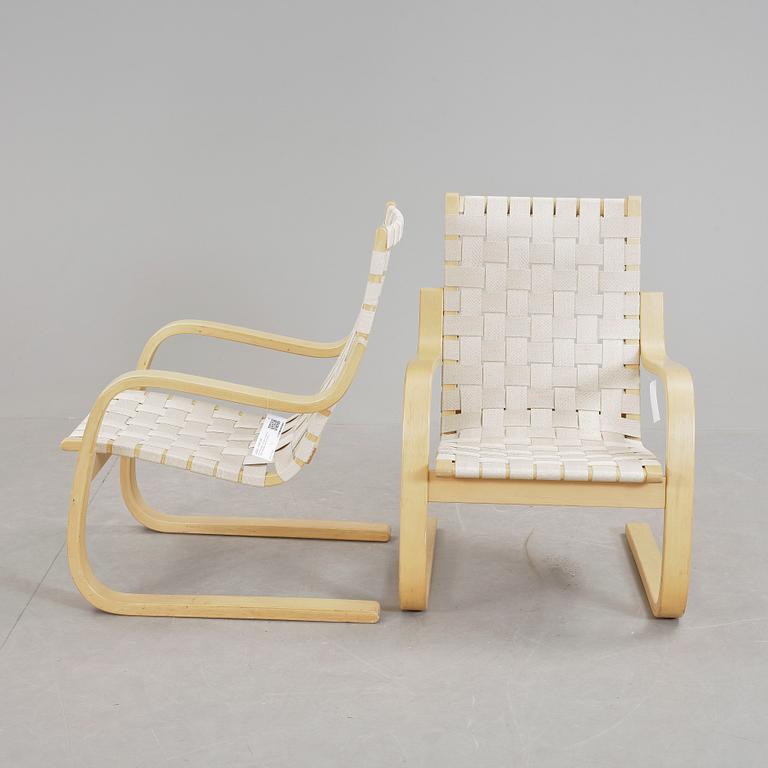 FÅTÖLJER, ett par. Modell 406, Alvar Aalto. Modellen formgiven 1947.