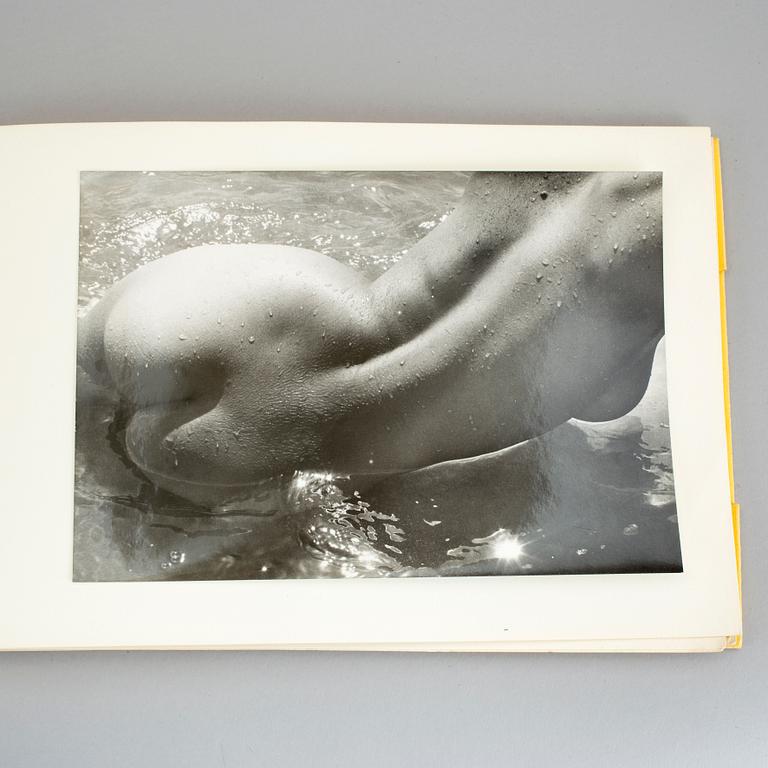 LUCIEN CLERGUE, album med 11 gelatinsilverfotografier, vintage. Numrerad 192, upplaga 250.