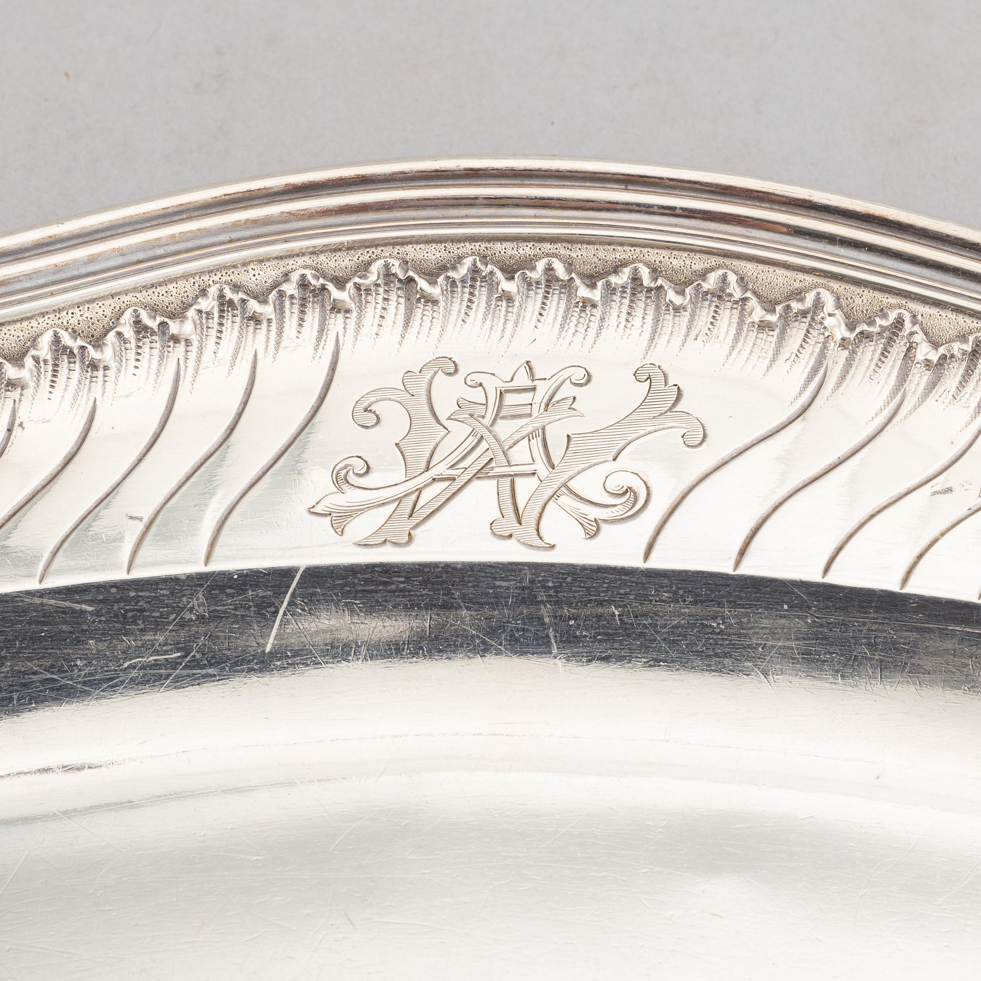 A pair of French Louis XV-style silver 950/1000 dishes. France second half of 19th century.