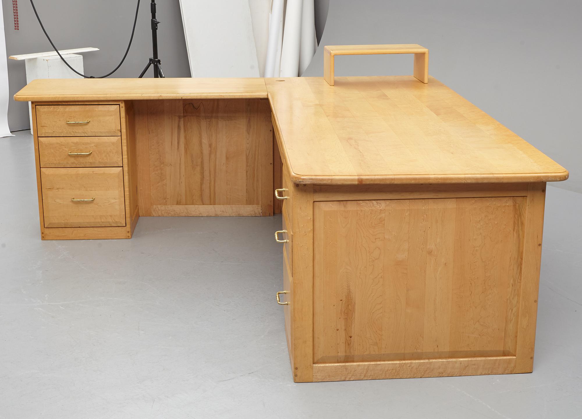 A large 20th century desk, Pompanoosuuc Mills, Canada.