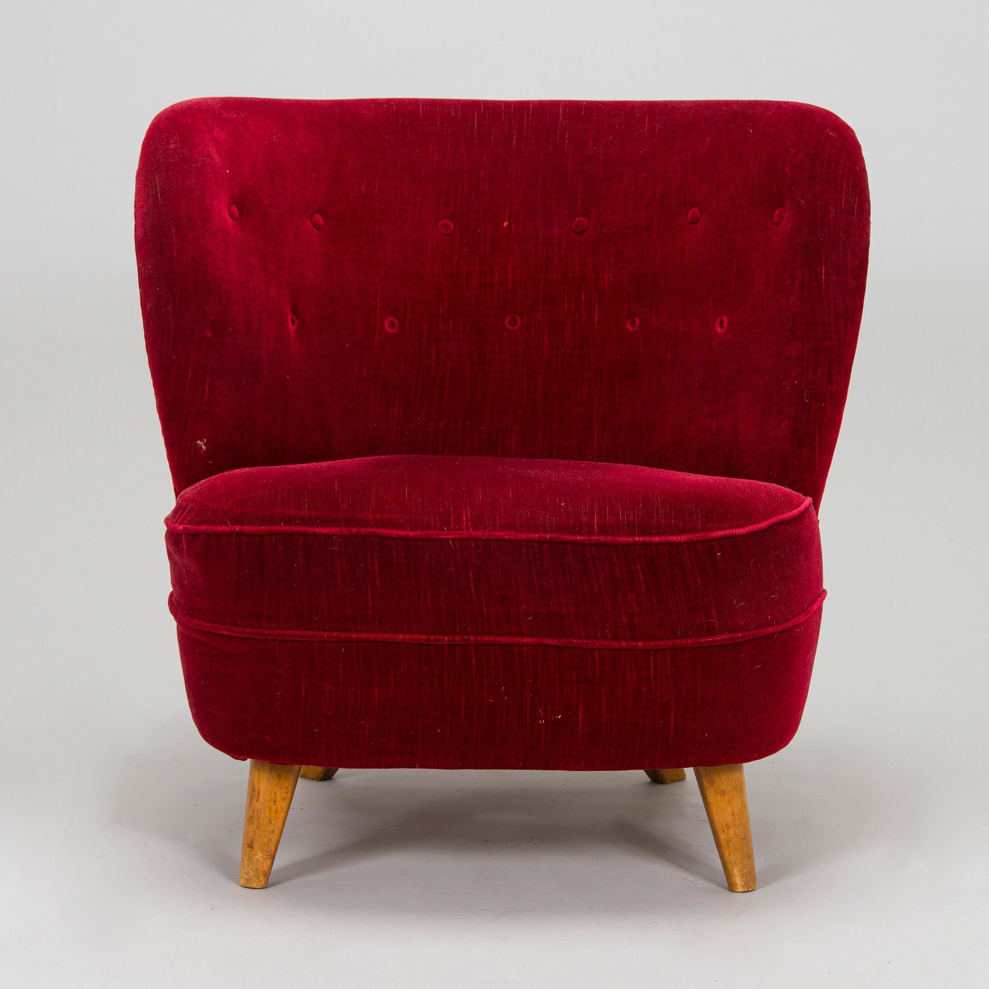 A mid-20th century armchair.