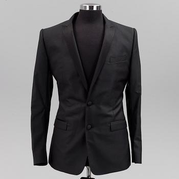 A tuxedo by Dolce & Gabbana, in size 48.