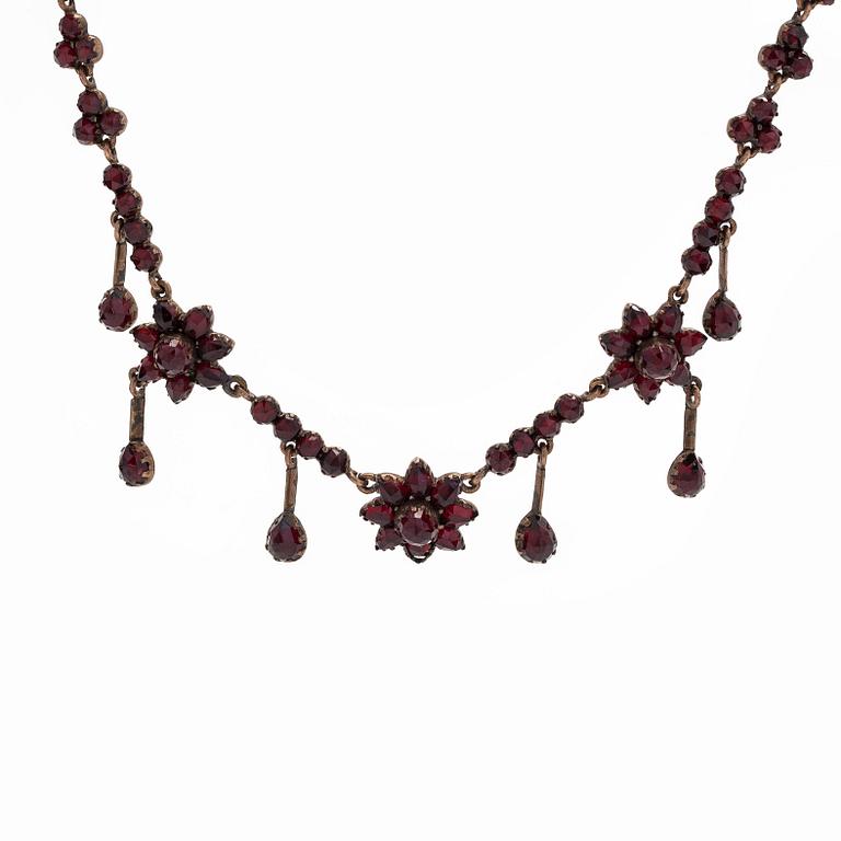 Necklace and earrings, Victorian, faceted garnets, gilded silver.