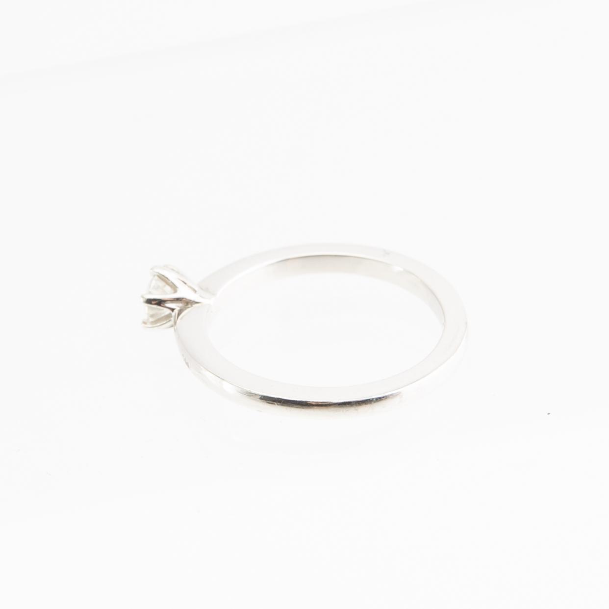 Ring, 18k white gold with brilliant-cut diamond.