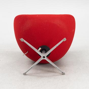Arne Jacobsen, fåtölj, "Ägget", Republic of Fritz Hansen, 2005.