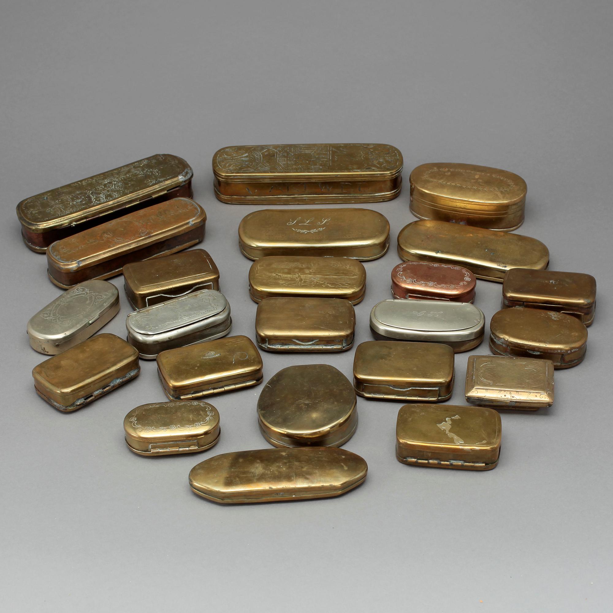 PARTI DOSOR, 23 stycken, mässing och horn, 1700-1900-tal.