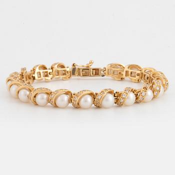 14K gold, diamonds and cultures pearl bracelet.