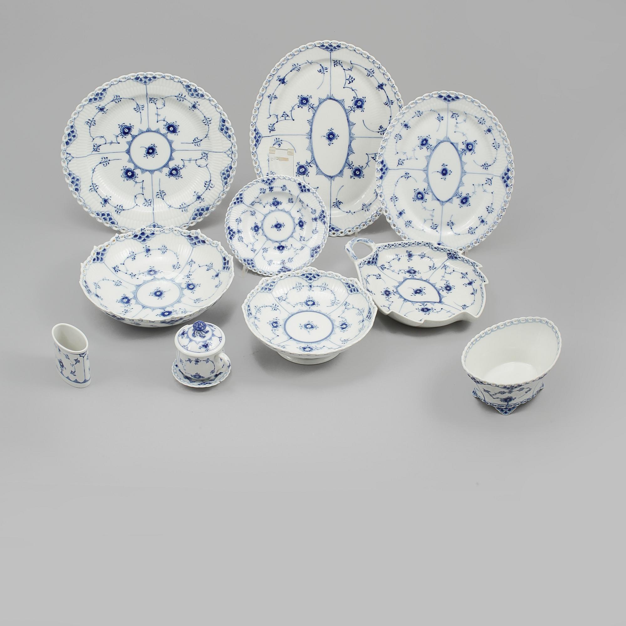 SERVISDELAR, 26 delar, porslin, "Musselmalet", Royal Copenhagen, 1900-talets andra hälft.