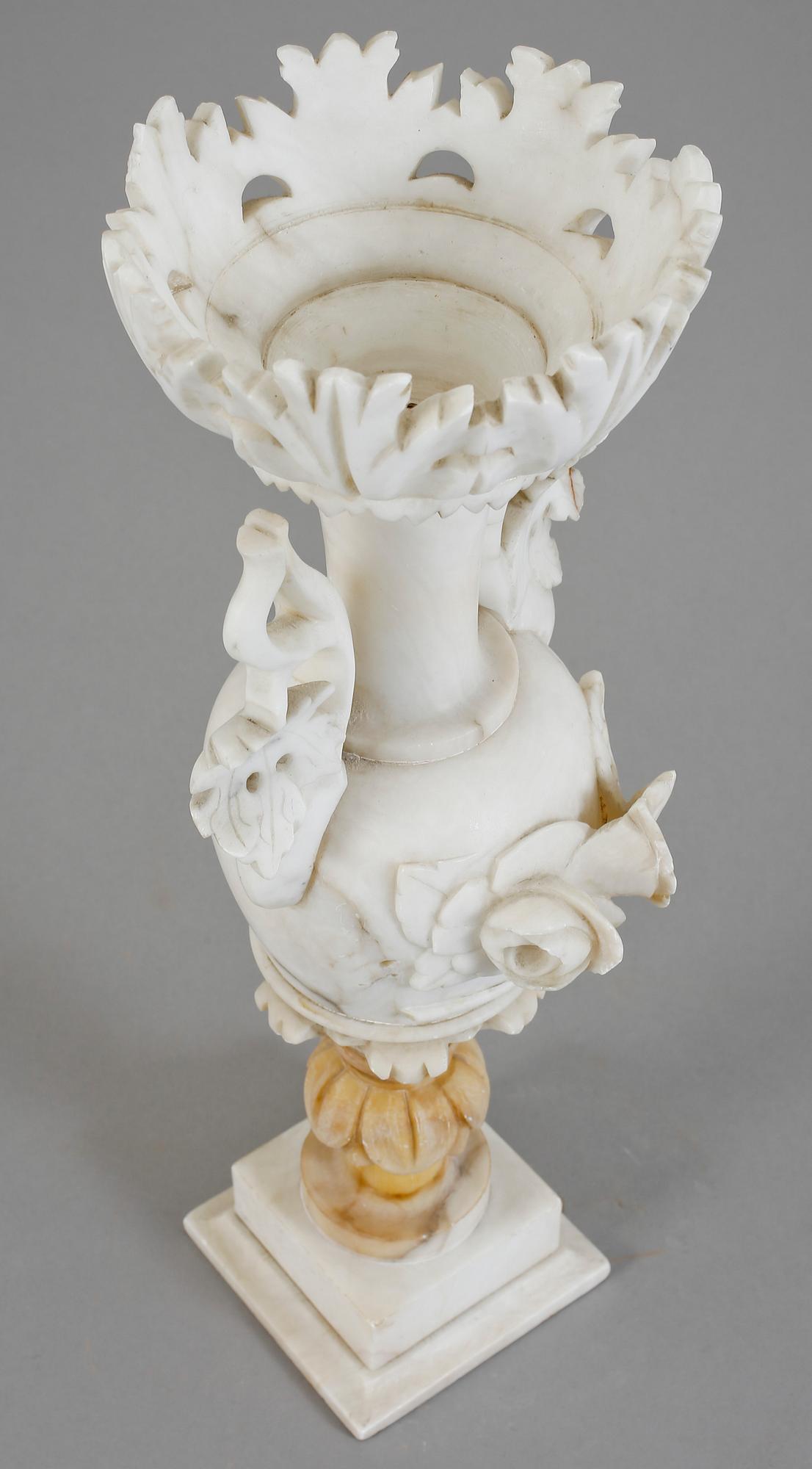PRAKTVAS, alabaster, sent 1800-tal.