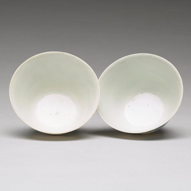 A pair of blue and white cups, Ming dynasty, 17th Century.