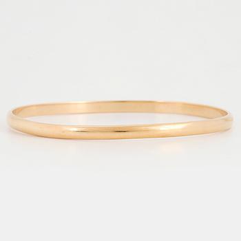 18K gold bangle.