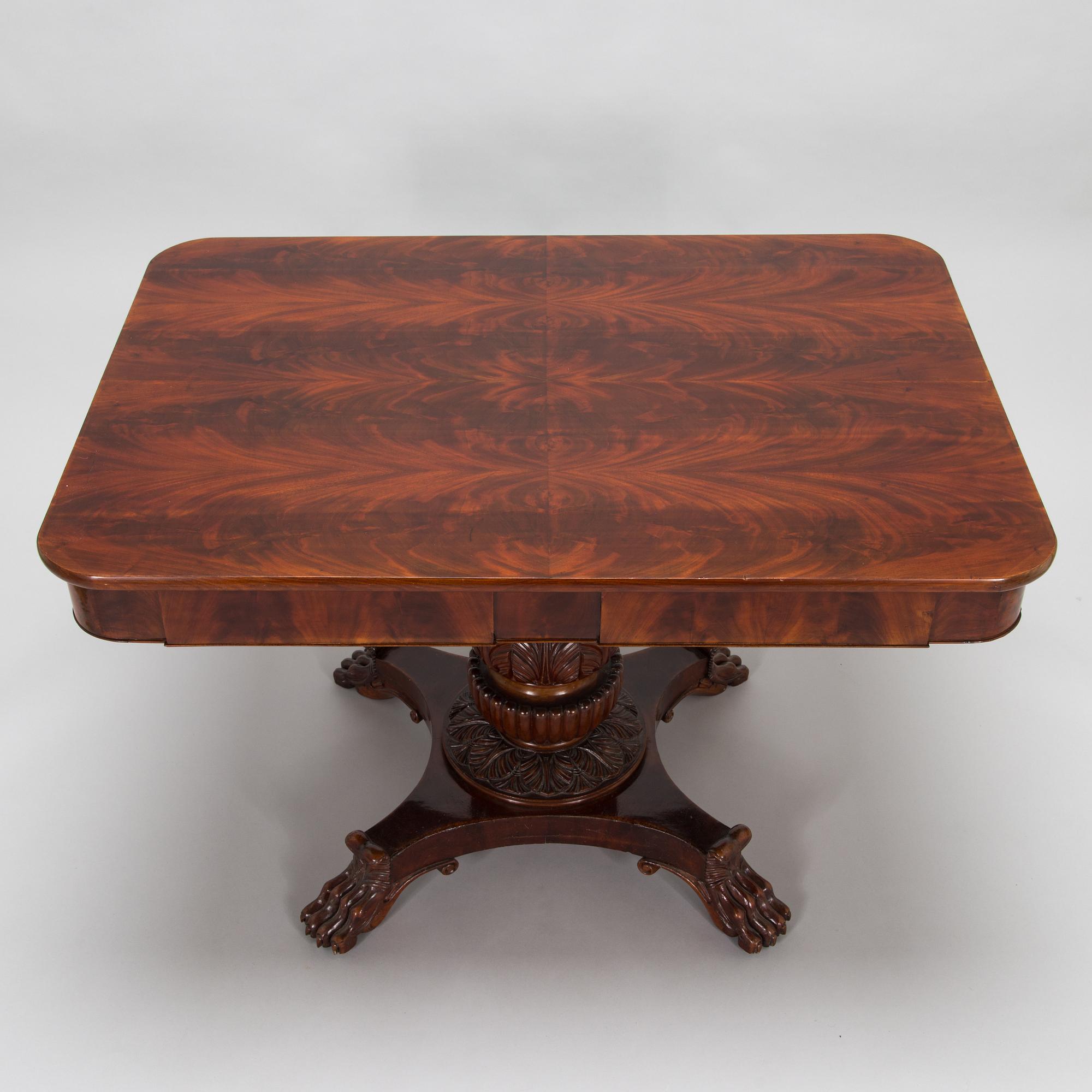 Bord, empire, kring 1830-40-tal.