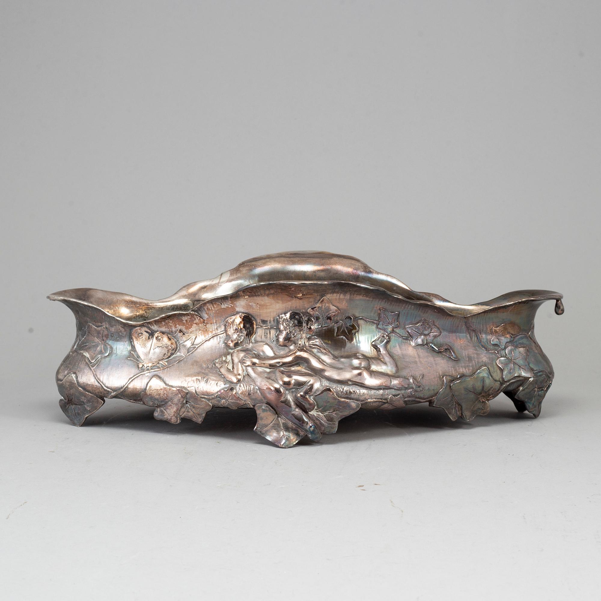 An early 20th century silverplate jardiniere.