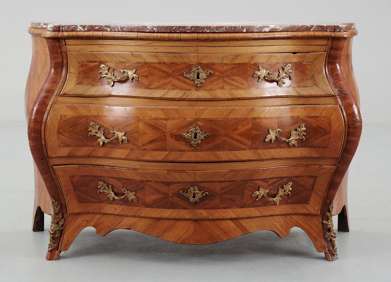 BYRÅ, rokoko, 1700-talets mitt.