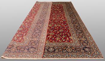 A so called Royal Kashan carpet, signed, c. 430 x 317 cm.