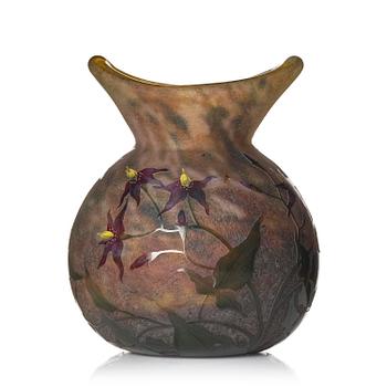 34. Daum Frères, an Art Nouveau cameo glass vase, Nancy, France, ca 1900.