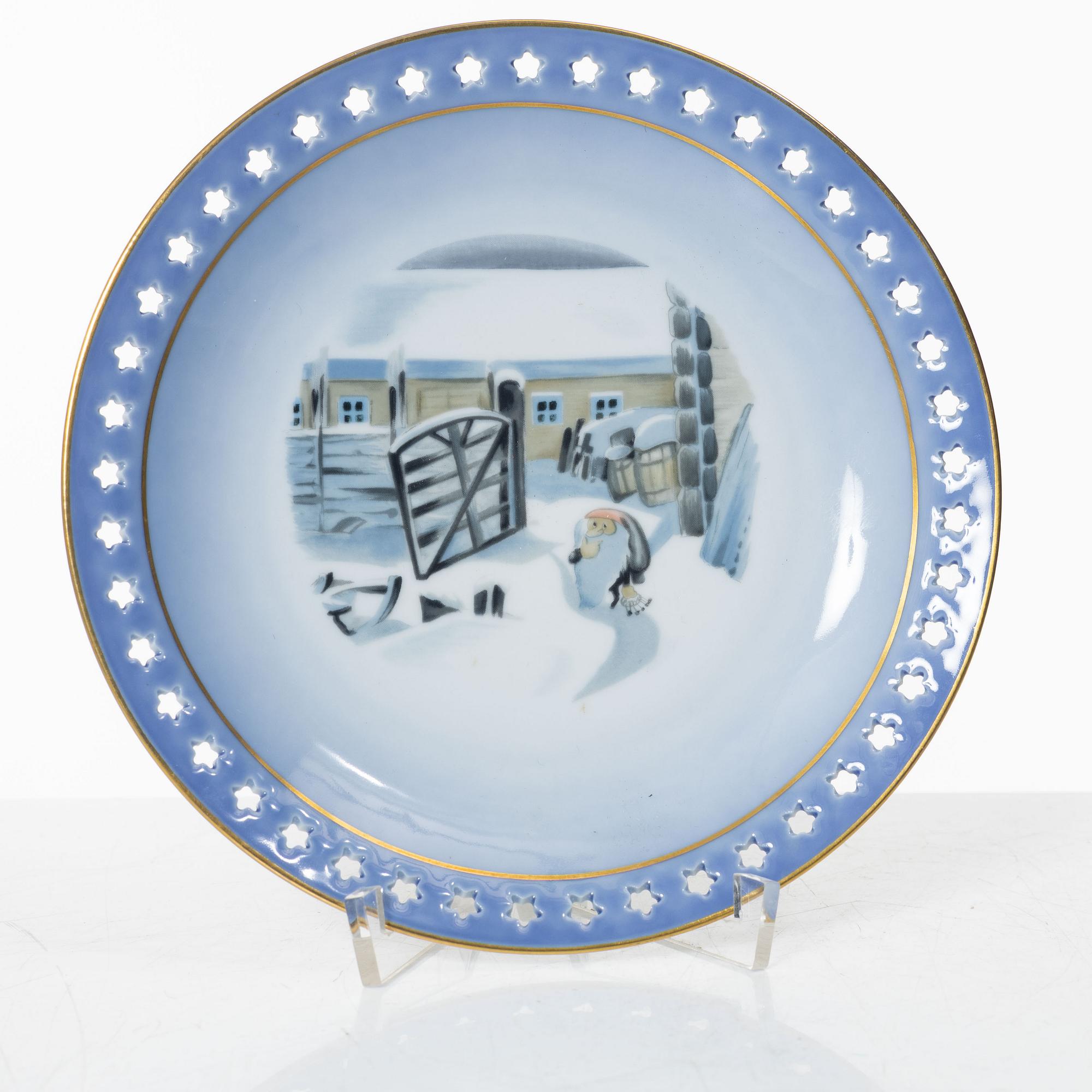 Harald Wiberg, a 26-piece Christmas service, Bing & Grøndahl, Denmark.