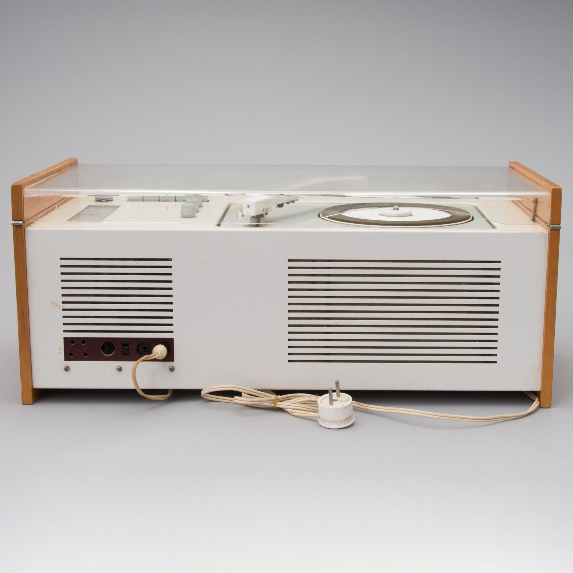 A 1960´S BRAUN SK-61 RADIO RECORD PLAYER by Dieter Rams and Hans Gugelot.