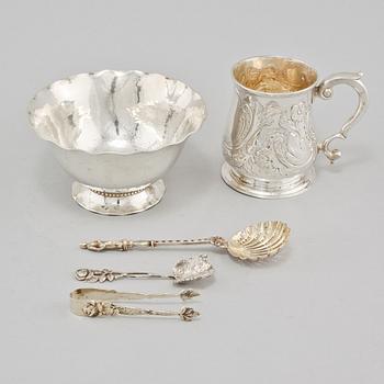 PARTI SILVER, 5 delar, bl a England, 1800/1900-tal, bägare möjligen 1700-tal. Total vikt 410 g.