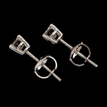 ÖRHÄNGEN, 1 par, 14 k vitguld. Briljantslipade diamanter tot ca 0.33 ct.