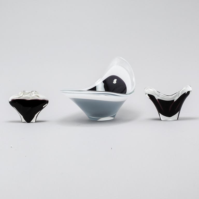 PAUL KEDELV, skålar, 2 st, samt vas, "Coquille" Flygsfors, 1950/60-tal.