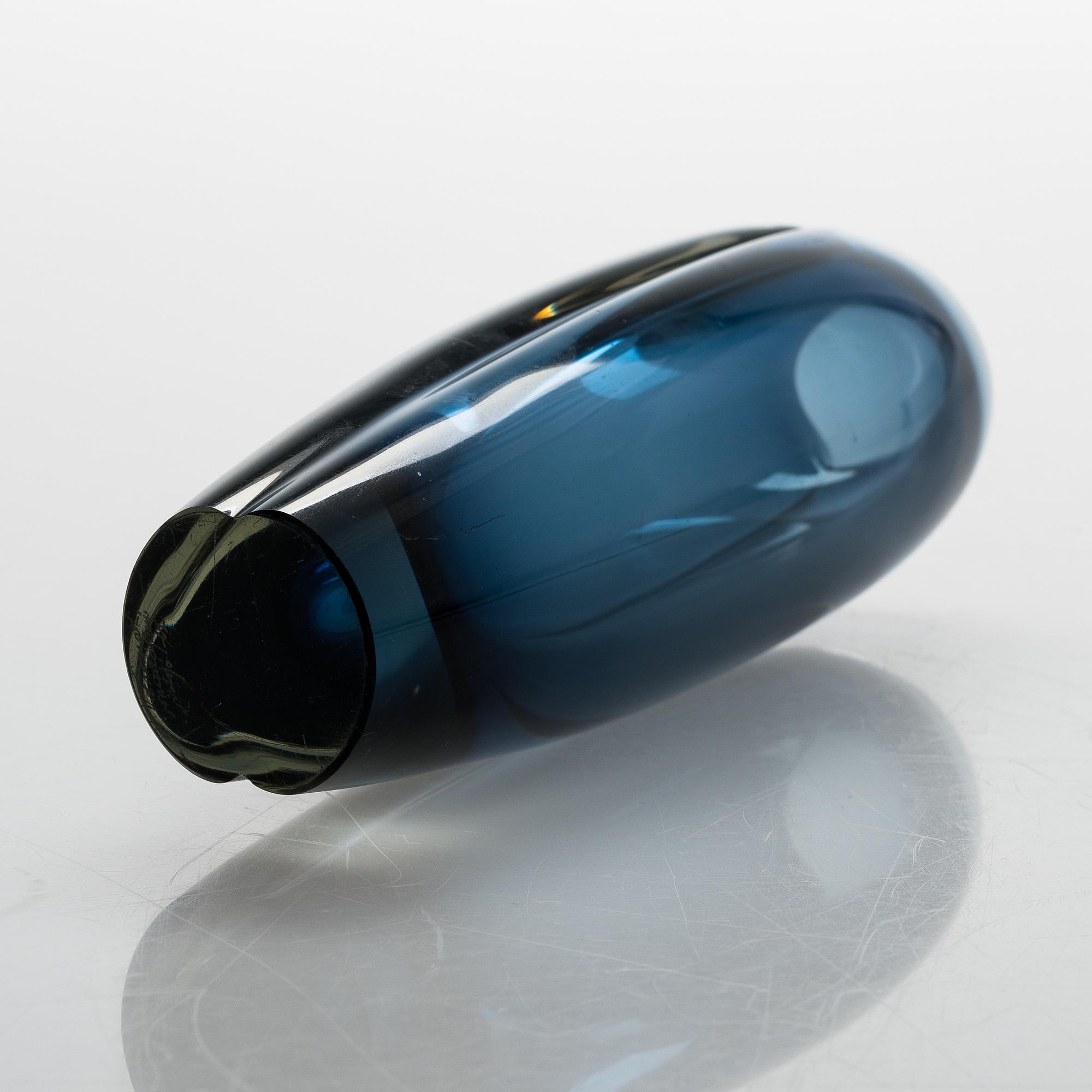 An 'Usva' glass vase by Kaj Franck, signed K. Franck Nuutajärvi Notsjö -62.