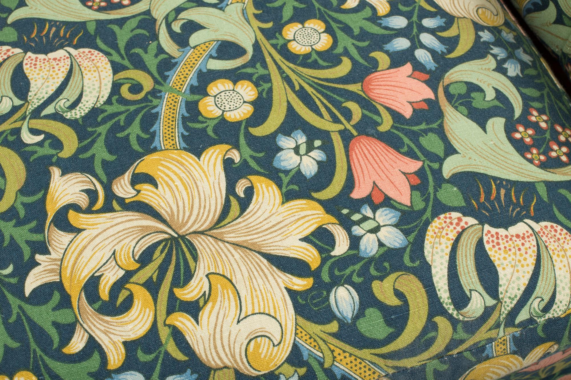 SOFFA, 1960-/70-tal. Klädd i tyg formgivet av William Morris.