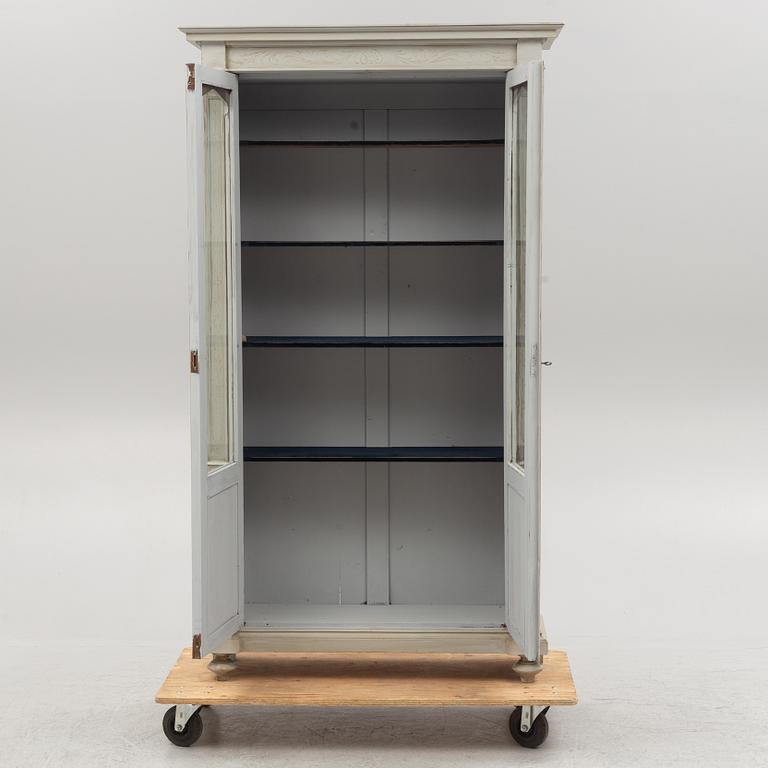 Display cabinet, from around the year 1900.