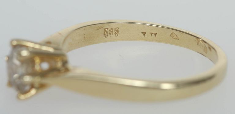 RING, 14K guld, med champagnefärgad briljantslipad diamant, ca 0,62 ct.