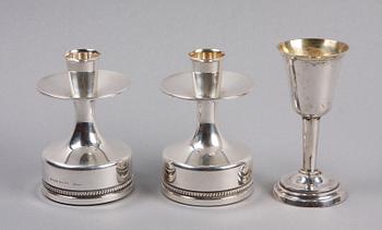 LJUSSTAKAR, ett par samt BÄGARE, silver. MGAB, Löfman, 1974 och Gabriel Thulin, Halmstad, 1822.